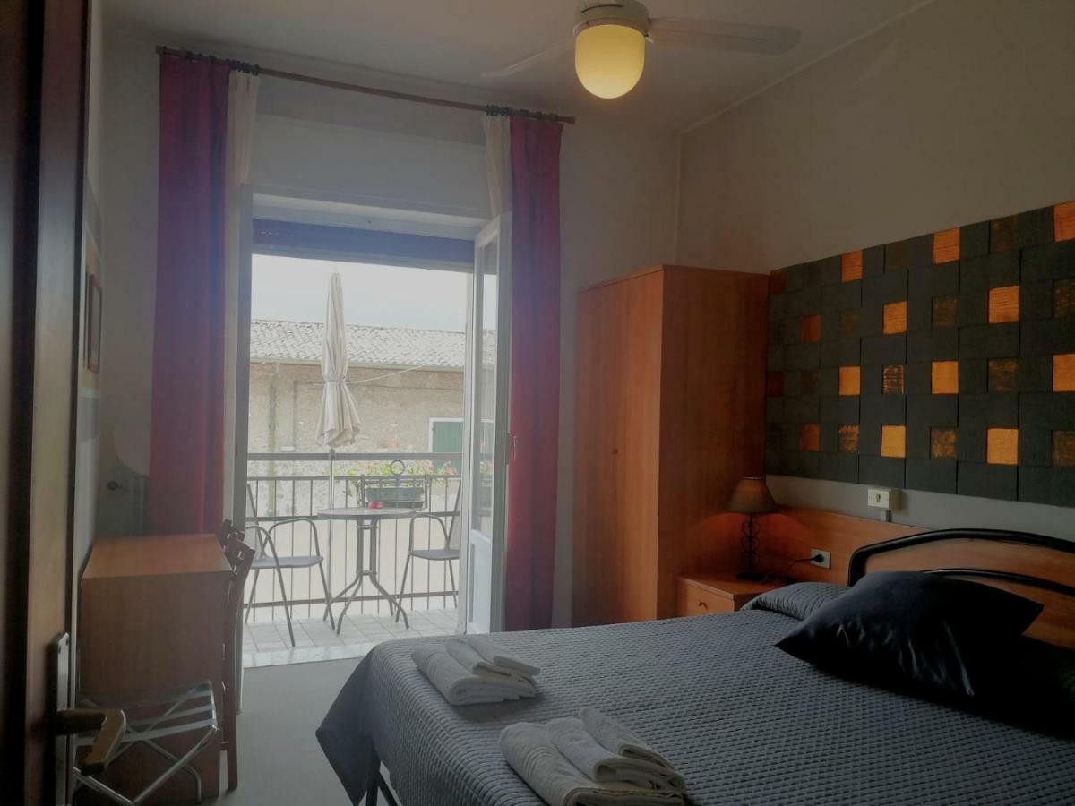 Albergo Al Pescatore Brenzone sul Garda Kültér fotó